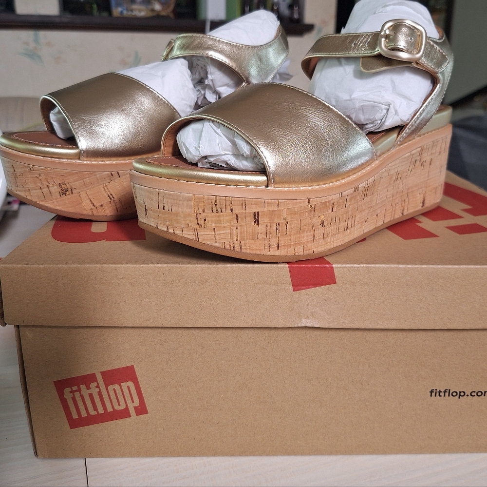 Fitflop Metallic Gold Cork Platform Sandals - Picture 5 of 8